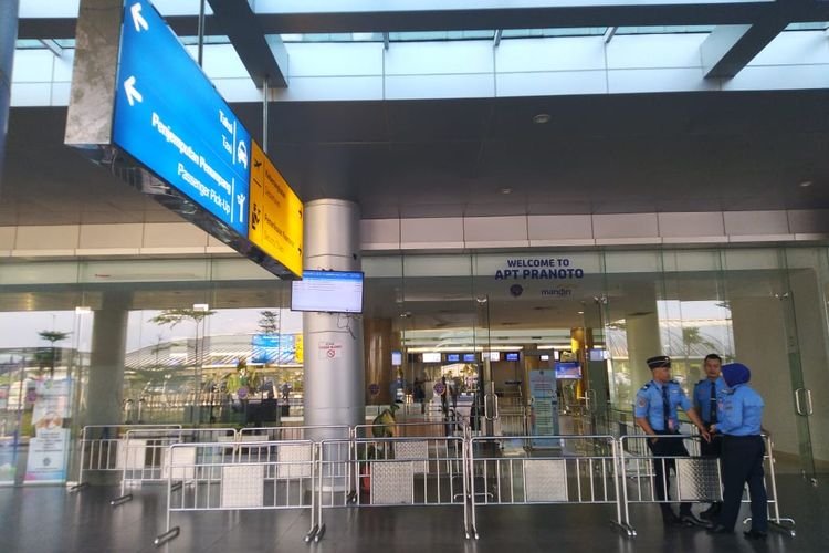 Bandara APT Pranoto Samarinda bakal Membangun Selasar Penghubung Terminal Rute Surabaya dan Yogja via Bandara Samarinda Penuh hingga Lebaran Bandara APT Pranoto Wajibkan Penumpang Jalani Vaksinasi Booster