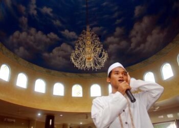 Kenapa Salat Jumat Ada 2 Azan? Berikut Penjelasannya