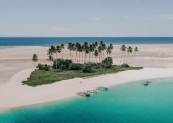 Manimbora, Pulau SpongeBob yang Unik di Kalimantan Timur