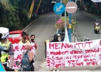 Demo Pemkot Samarinda, Mahasiswa Minta Peduli Anak Jalanan