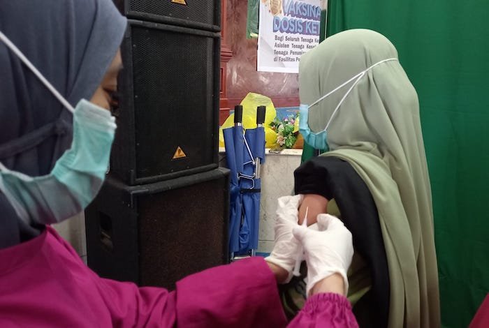 Vaksinasi Booster Baru 40 Persen, DKK Balikpapan Sambangi Rumah Warga