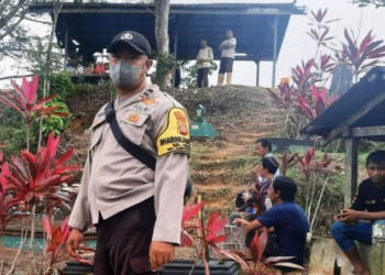 Puluhan Makam Longsor, Sebagian Dipindahkan