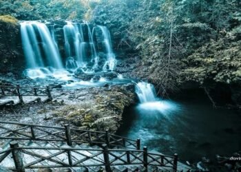 Menikmati Keindahan Alami Air Terjun Jantur Mapan, Kutai Barat