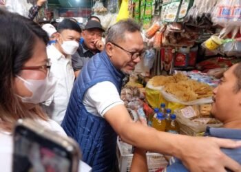 Menteri Perdagangan Zulkifli Hasan di Pasar Klandasan, Balikpapan, Kalimantan Timur, Rabu 20/7/2022. (HO-diskominfo bpn)