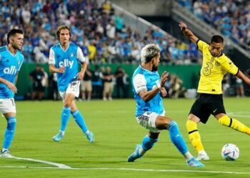 Hakim Ziyech (kuning, Chelsea) kalah dari Charlotte FC. Foto: Getty Images/Jacob Kupferman