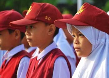 Disdikbud Kutim Larang Sekolah Memaksa Pembelian Seragam Baru Belum Merata, Penyaluran Seragam Gratis di Bontang Tersendat Pengadaan Seragam Gratis bagi Pelajar di Bontang Dianggarkan Lagi, Totalnya Tembus Rp5,9 Miliar Seragam Gratis Siswa SD dan SMP di Penajam Paser Utara Dibatalkan, Alasannya? Tahun Ini Pengadaan Paket Seragam Sekolah Gratis untuk Pelajar Bontang Ada Lagi, Dianggarkan Rp 2,3 Miliar?