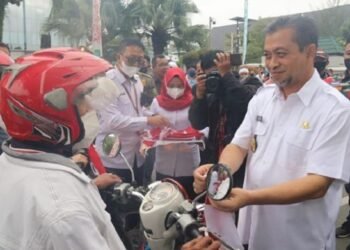 Gerakan 10 Juta Bendera Merah Putih Dimulai, Wagub Kaltim Turun ke Jalan
