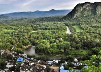 Rekomendasi Tempat Wisata Gunung di Pulau Kalimantan