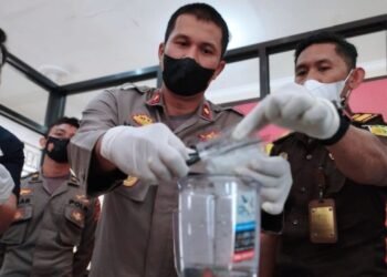 Polisi Polres Bontang bersama Kejari Bontang dan Pengadilan melakukan pemusnahan sabu di, di gedung Sat Reskoba Polres Bontang, Komplek Mako Polres Bontang, Selasa (23/8/2022).