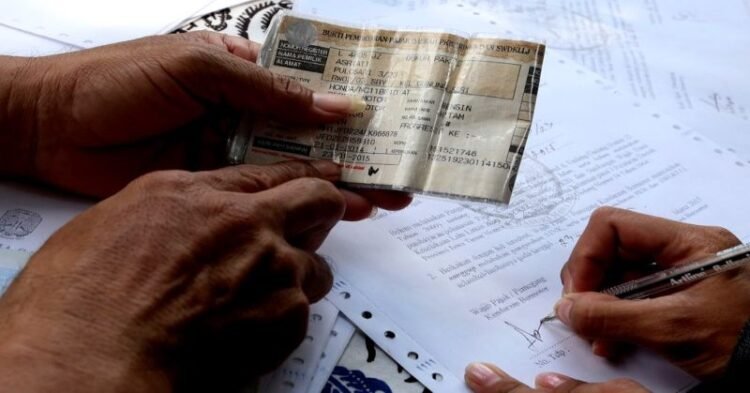 Masih 29 Persen, Pajak Kendaraan di Bontang Rp13,8 Miliar Pemprov Kaltim Bebaskan Tunggakan Pajak Kendaraan Bermotor, Berlaku Mulai 8 April Pajak Kendaraan Mulai 16 Agustus, Samsat Kaltim Putihkan Pajak Kendaraan Bermotor