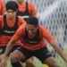 Pemain Borneo FC menjalani sesi Latihan persiapan jelang menjamu Persebaya Surabaya, di Stadion Segiri, Samarinda, Jumat (19/8/2022). Foto: IG Borneo FC
