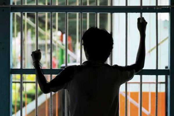 Pengedar Sabu di Bontang Divonis Penjara Lima Tahun Plus Denda Rp 1 Miliar Delapan Polisi Dijebloskan ke Penjara karena Lindungi Pengereyok Perempuan di Restoran