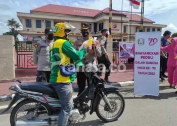 Imbas BBM Naik, Polres Bontang Bagikan Ratusan Sembako ke Masyarakat Terdampak