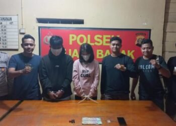 Tepergok Buang Narkoba di Jalan, Sejoli Pengedar Sabu Ditangkap Polisi