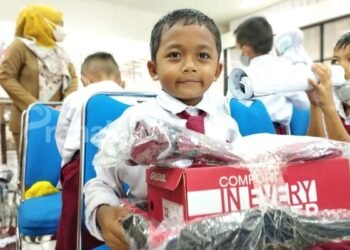 Distribusi Seragam Gratis di Bontang Bertahap, Produksi Masih Berjalan Silpa Rp 150 Miliar Meleset, Wali Kota Bontang Pilih Tunda Proyek Besar demi Seragam Sekolah Gratis Neni Percepat Pengadaan Seragam Gratis untuk Pelajar, Dikerjakan Penjahit Lokal Bontang Desain Tas Sekolah Gratis Belum Ditentukan, Pengadaan Digelontor Rp1,4 Miliar Pengiriman Tas dan Sepatu Sekolah Gratis untuk Pelajar Bontang Dipastikan Bertahap Tas Sekolah Gratis untuk Pelajar di Bontang Dianggarkan Rp 1,2 Miliar? 6 Ribu Pelajar Bontang Dapat Seragam Gratis Bertahap