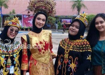 Rayakan Sumpah Pemuda, SMK Putra Bangsa Gelar Fashion Show Pakaian Adat Nusantara