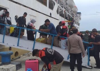 Jadwal Lengkap Kapal Pelni dari Pelabuhan Lok Tuan Bontang selama Oktober 2025 Tiket Kapal Tersisa Hanya Keberangatan 9 April lewat Pelabuhan Lok Tuan Kedatangan Kapal Molor, 364 Penumpang KM Binaiya Tiba di Pelabuhan Lok Tuan Sore Ini