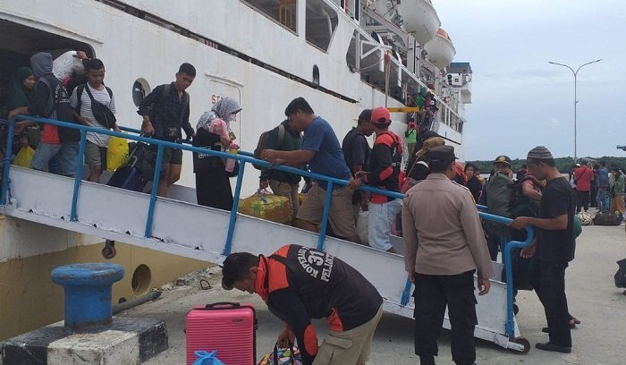 Jadwal Lengkap Kapal Pelni dari Pelabuhan Lok Tuan Bontang selama Oktober 2025 Tiket Kapal Tersisa Hanya Keberangatan 9 April lewat Pelabuhan Lok Tuan Kedatangan Kapal Molor, 364 Penumpang KM Binaiya Tiba di Pelabuhan Lok Tuan Sore Ini