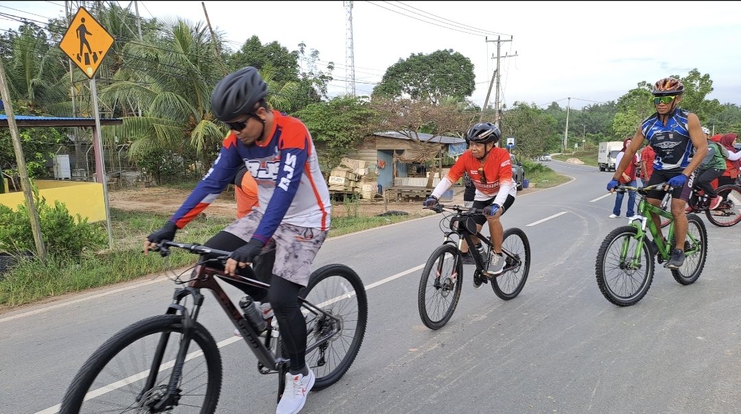 Potret Keseruan Bupati Kukar Gowes Bersama Jelajahi Muara Badak-Anggana