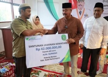 Bupati Edi Damansyah Salurkan Bantuan ke Ponpes Hidayatullah Merangan