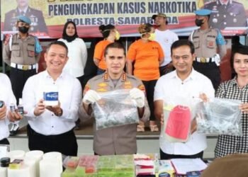 Dua Wanita di Samarinda Tertangkap Basah Jual Ekstasi ke Polisi yang Menyamar