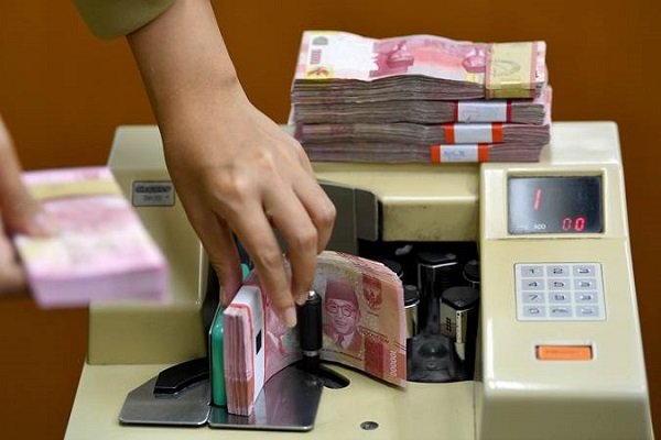 "Orang Dalam" Bank Diduga Main Mata dalam Kredit Mikro di Kukar, Empat Tersangka Ditahan Uang Baru Ludes di Bontang, Penukaran Tembus Rp2,6 Miliar BI Siapkan Rp4,8 Triliun Uang Tunai untuk Natal dan Tahun Baru di Kaltim SiLPA Kaltim Tembus Rp9,96 Triliun: Surplus Besar, Program Prioritas Tertinggal Jelang Idulfitri 2025, BI Proyeksikan Kenaikan Uang Kartal sampai Rp1,99 T di Balikpapan Kinerja Keuangan Kaltim 2024, Pendapatan Negara Tembus Rp17,26 Triliun Penarikan Dana dari Bankaltimtara, Pemkot Bontang: Sudah Sesuai Regulasi, Didorong Komisi II DPRD Penarikan Dana Miliar dari Bankaltimtara, Pemkot Bontang: Sudah Sesuai Regulasi, Didorong Komisi II DPRD BI Kaltim Siapkan Rp4,19 Triliun Sambut Lebaran, Naik Rp564 Miliar dari Tahun Lalu