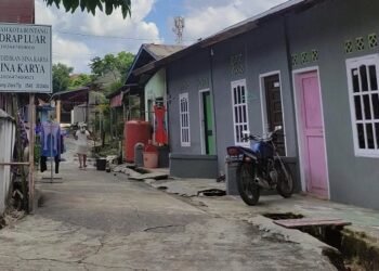 2 Ribu Warga Kutim Teridentifikasi Ber-KTP Bontang, Ini Langkah Penertiban Disdukcapil Respons Wawali Bontang soal Permintaan Kutim untuk Setop Layanan Administrasi di Sidrap Pemkab Kutim: Tak Ada Lagi Sengketa Batas Kampung Sidrap Pemkab Kutim Klaim Pemekaran Sidrap Legal, Ini Empat Alasan Strategisnya Kutim Tak Mau Lepas Sidrap, Desa Persiapan Sudah Dibuat Dewan Minta Kampung Sidrap Kecipratan CSR PT KNI, Ubayya: Banyak Warganya Ber-KTP Bontang Pemkot Bontang Siap Cabut Gugatan Sengketa Tapal Batas Kampung Sidrap Penantian Panjang Tapal Batas Kampung Sidrap, Bontang dan Kutai Timur Ditentukan Hari Ini Penantian Panjang Tapal Batas Kampung Sidrap Ditentukan Hari Ini MK Uji Sengketa Tapal Batas Sidrap Bontang-Kutai Timur Gugatan Tapal Batas Kampung Sidrap Diajukan Bulan Ini, Pemkot Bontang Anggarkan Rp3,7 Miliar