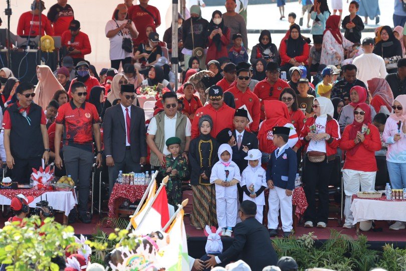 Potret Meriahnya Pawai Pembangunan HUT Kemerdekaan RI ke-78 di Kutai Kartanegara