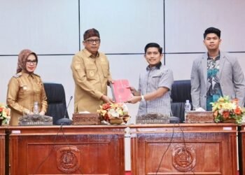 Pandangan Umum Fraksi DPRD Soal Dua Raperda Inisiatif Pemkot Dijawab Wali Kota Bontang