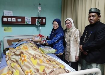 Satu Bayi Lahir Bertepatan dengan Momen HUT Bontang, Diberi “Kado” Spesial oleh Disdukcapil Bontang