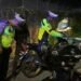 Polres Bontang Imbau Hindari Balapan Liar dan Penggunaan Knalpot Brong, Jika Melanggar Ada Sanksi Hukum Menanti Dispora Kaltim: Para Pembalap Liar Wajib Dibina 14 Remaja di Bontang Digelandang ke Mapolres Bontang Gara-Gara Balapan Liar