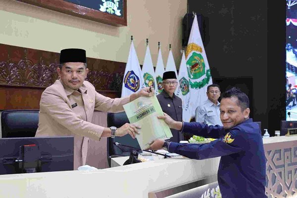 DPRD Kaltim Sahkan Tiga Raperda Inisiatif Pemprov Raperda Trantibumlinmas Disahkan, Dua Perusda Kaltim Disetujui jadi Perseroan