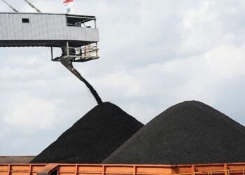 Kaltim Siaga PHK Tambang: Pesangon Wajib Cair, JKP Jadi Juru Selamat Sementara Ekonomi Kaltim Dinilai Masih Rapuh Meski Surplus Perdagangan Capai Triliunan Batu Bara Lesu, Ekonomi Kaltim Melambat Ekonomi Kalimantan Timur Tumbuh Tertinggi dalam Satu Dekade