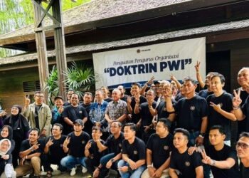 Bimtek Pengurus PWI Kaltim, Isran Noor dan Hadi Mulyadi Bahas Kepemimpinan dan Profesionalisme Wartawan