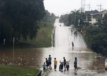 Akses Jalan Menuju Pupuk Kaltim Tergenang Banjir