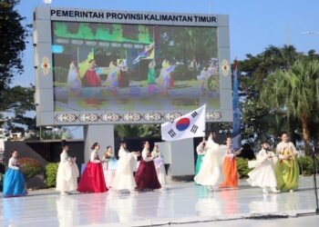 Meriah! East Borneo International Folklore Festival Dimulai dengan Pawai Kirab Budaya