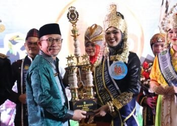 Piala Bergilir Kanda Dinda Duta Budaya Kaltim Kembali Diraih Kutai Kartanegara