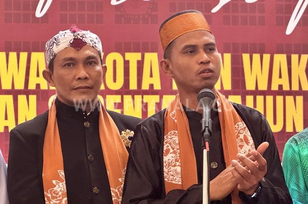 Sutomo Jabir-Nasrullah Daftar Pilkada Bontang 2024, Tantang Penguasa dan Mantan Penguasa Nasrullah Kenalkan Program Sapa Warga, Beri Ruang untuk Berbicara Sempat Tertunda 3 Jam Lebih, Sutomo-Nasrullah Resmi Daftar di KPU Bontang