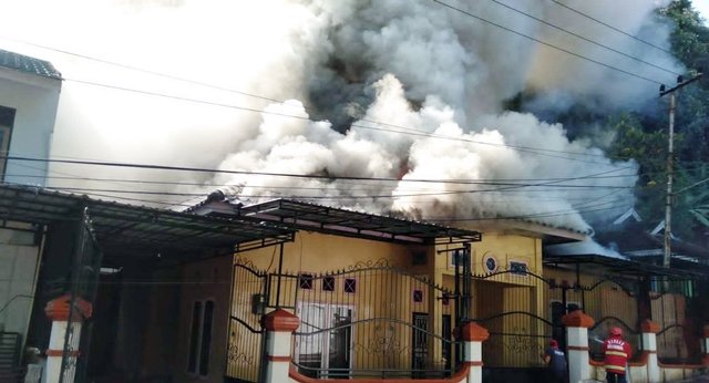 Sepanjang 2024, 260 Kebakaran Terjadi di Samarinda, Korsleting Listrik jadi Penyebab Utama Kebakaran Hebat di Sempaja Selatan, Samarinda, Satu Bangunan Ludes Terbakar