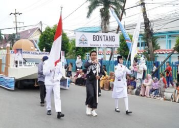 Pawai Ta’aruf MTQ Nasional; Mobil Hias Kota Bontang Curi Perhatian dengan Desain Masjid Terapung