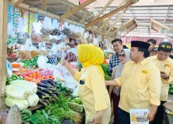 Pilkada Bontang; Neni Moerniaeni dan Agus Haris Blusukan ke Pasar Telihan, Komitmen Perbaikan Fasilitas