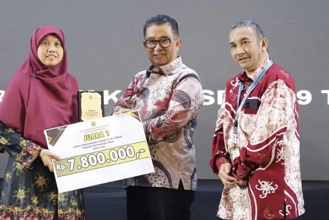 "Literasi Day" Antar SD IT Istiqomah Balikpapan Raih Penghargaan Literasi 2024 Gebyar Anugerah Literasi 2024; Kaltim Bangkitkan Semangat Baca, Cetak Prestasi