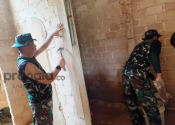 Kodim 0908/Bontang Bedah Rumah Warga Kurang Mampu di Kelurahan Guntung