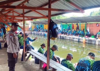 Kolaborasi Polsek Bontang Selatan dan Masyarakat, Amankan Turnamen Memancing Wali Kota Cup 2024