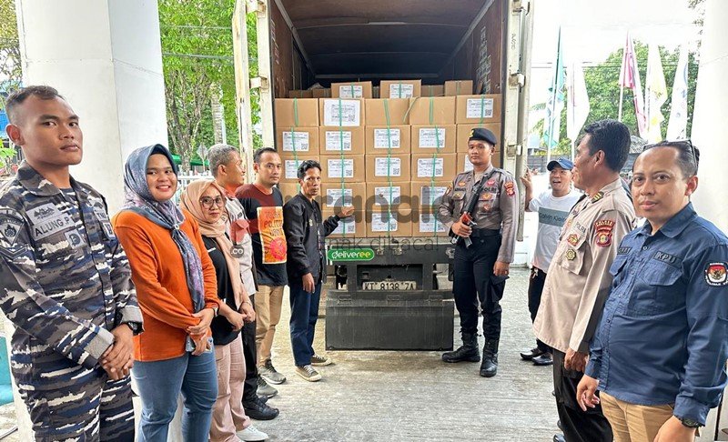 FOTO-FOTO: Momen Pengawalan Distribusi Surat Suara Pilkada 2024 ke Bontang