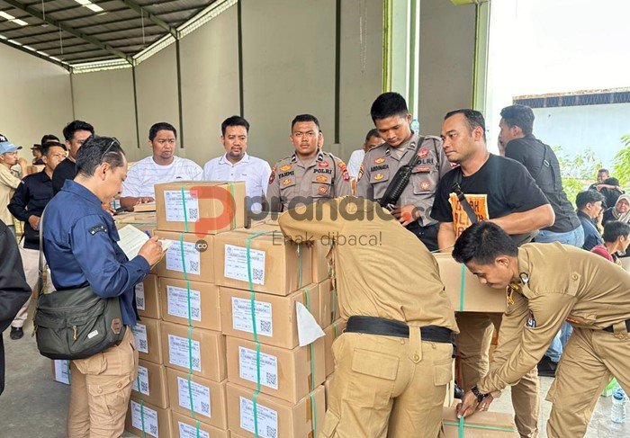 FOTO-FOTO: Momen Pengawalan Distribusi Surat Suara Pilkada 2024 ke Bontang