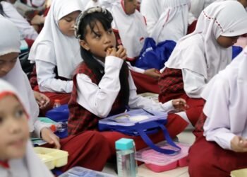 Anggaran MBG Dipangkas Rp67 Triliun, Apa yang Terjadi? Evaluasi MBG Kaltim, 38 Dapur Gizi Belum Punya IPAL BGN Kaltim Tambah jadi 173 Unit SPPG, 134 Unit Sudah Beroperasi Masyarakat Kaltim Diajak Ikut Awasi Program Makan Bergizi Gratis Biaya Makan Bergizi Gratis di Kaltim Lampaui Standar Nasional, Capai Rp17 Ribu per Porsi 3 Daerah di Kaltim jadi Pilot Project Program Makan Bergizi Gratis 350 Pelajar SD di Samarinda Dapat Makan Bergizi Gratis