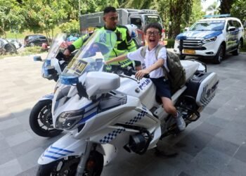 Murid SD Bina Bangsa Balikpapan Kunjungi Polda Kaltim lewat Program Polisi Sahabat Anak