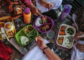 Makan Bergizi Gratis di Kaltim Mulai Bergulir 17 Februari, 450 Dapur Disiapkan Samarinda Siap Jalankan Program Makan Bergizi Gratis Mulai 13 Januari Penajam Paser Utara Alokasikan Rp40 Miliar untuk Program Makan Siang Gratis