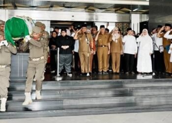 Prosesi Pelepasan Jenazah Gubernur Kaltim ke-9 Awang Faroek Ishak Digelar dengan Khidmat